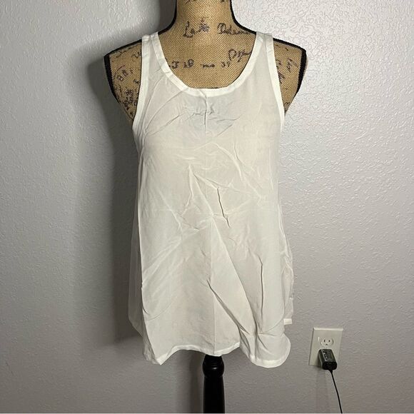 NWT Chaser Size M White Silk Basics Vent Back Flounce Tank Lightweight Sheer - Picture 1 of 8